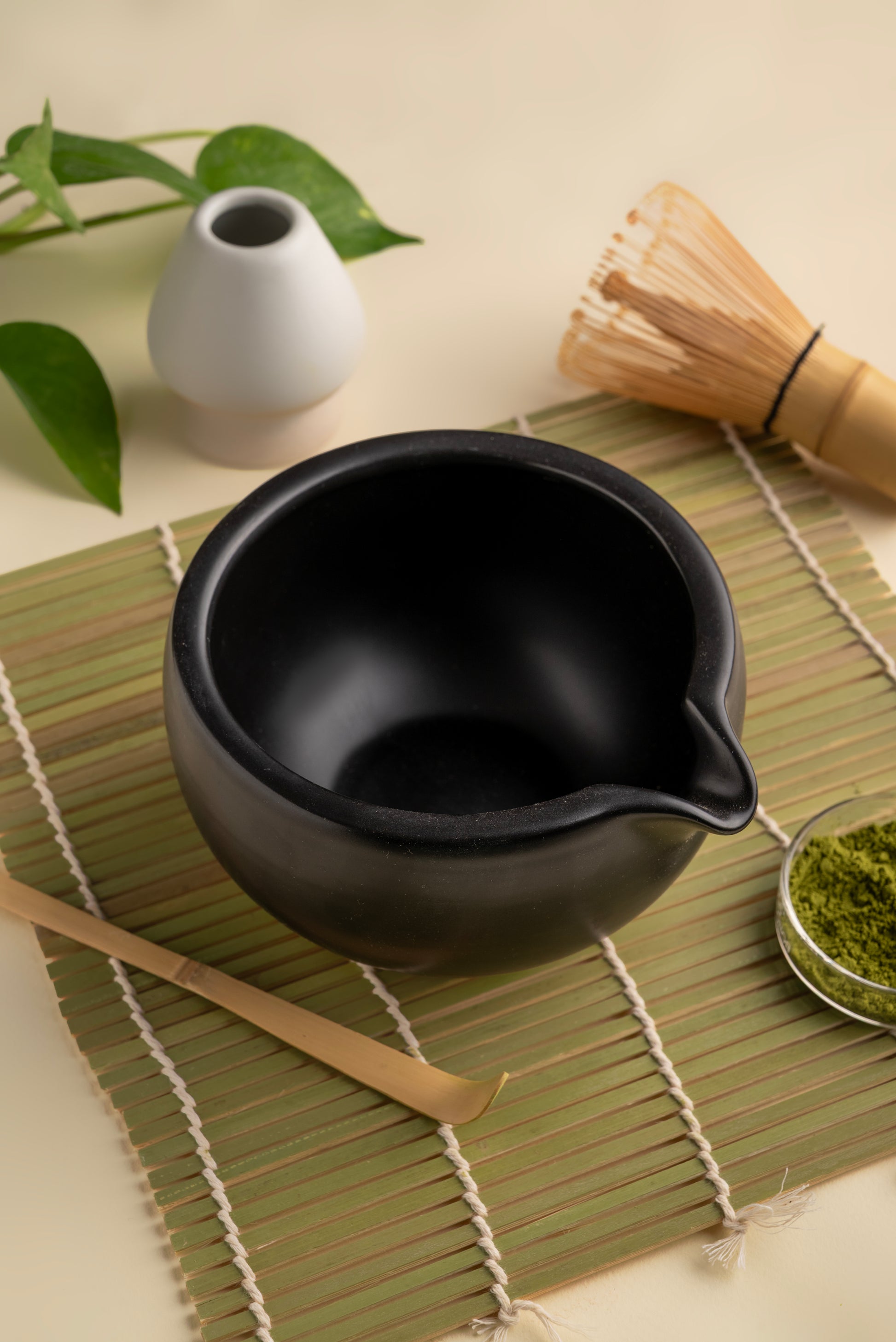 Hikari Tokyo Matcha Bowl with Spout Black