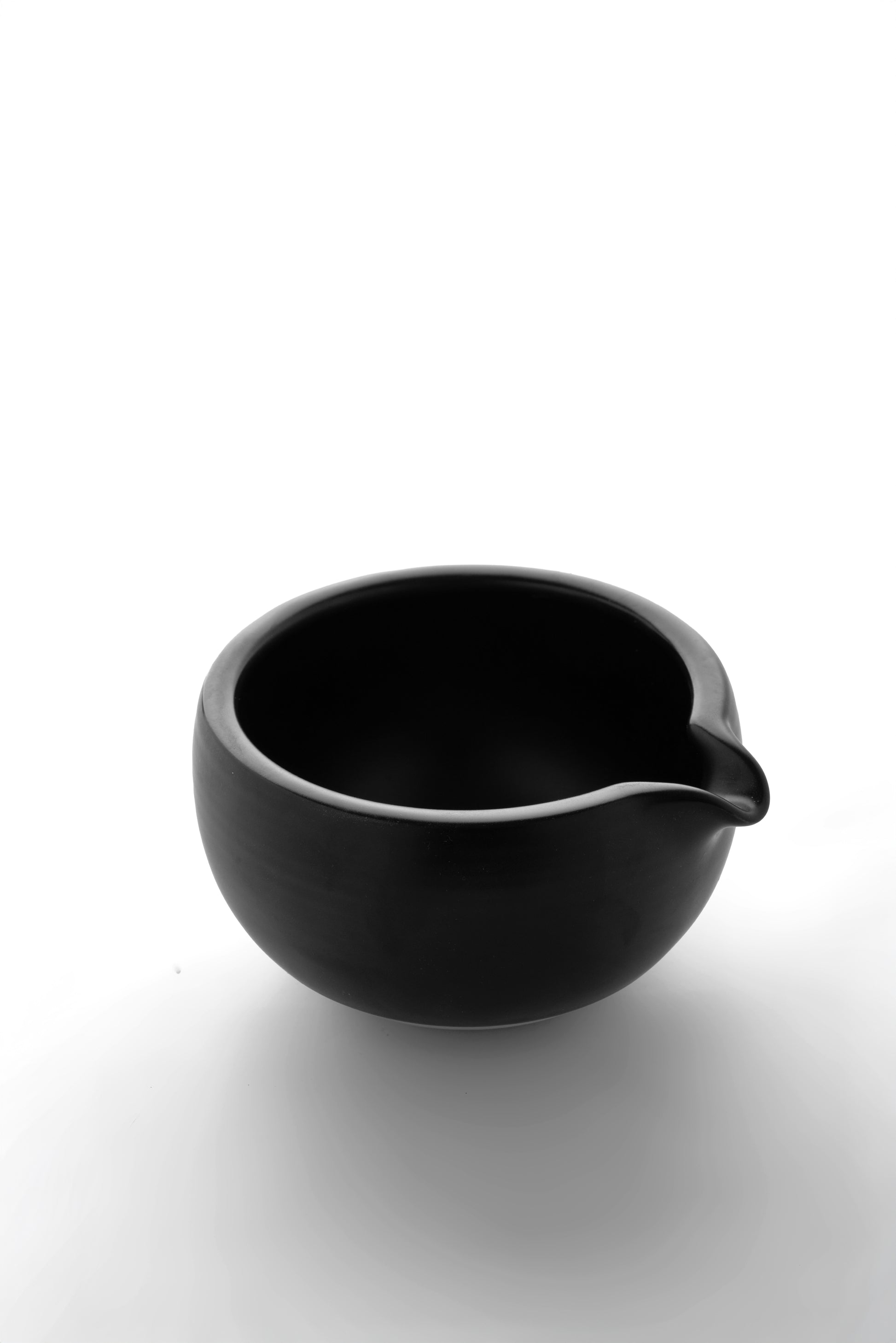 Hikari Tokyo Matcha Bowl with Spout Black